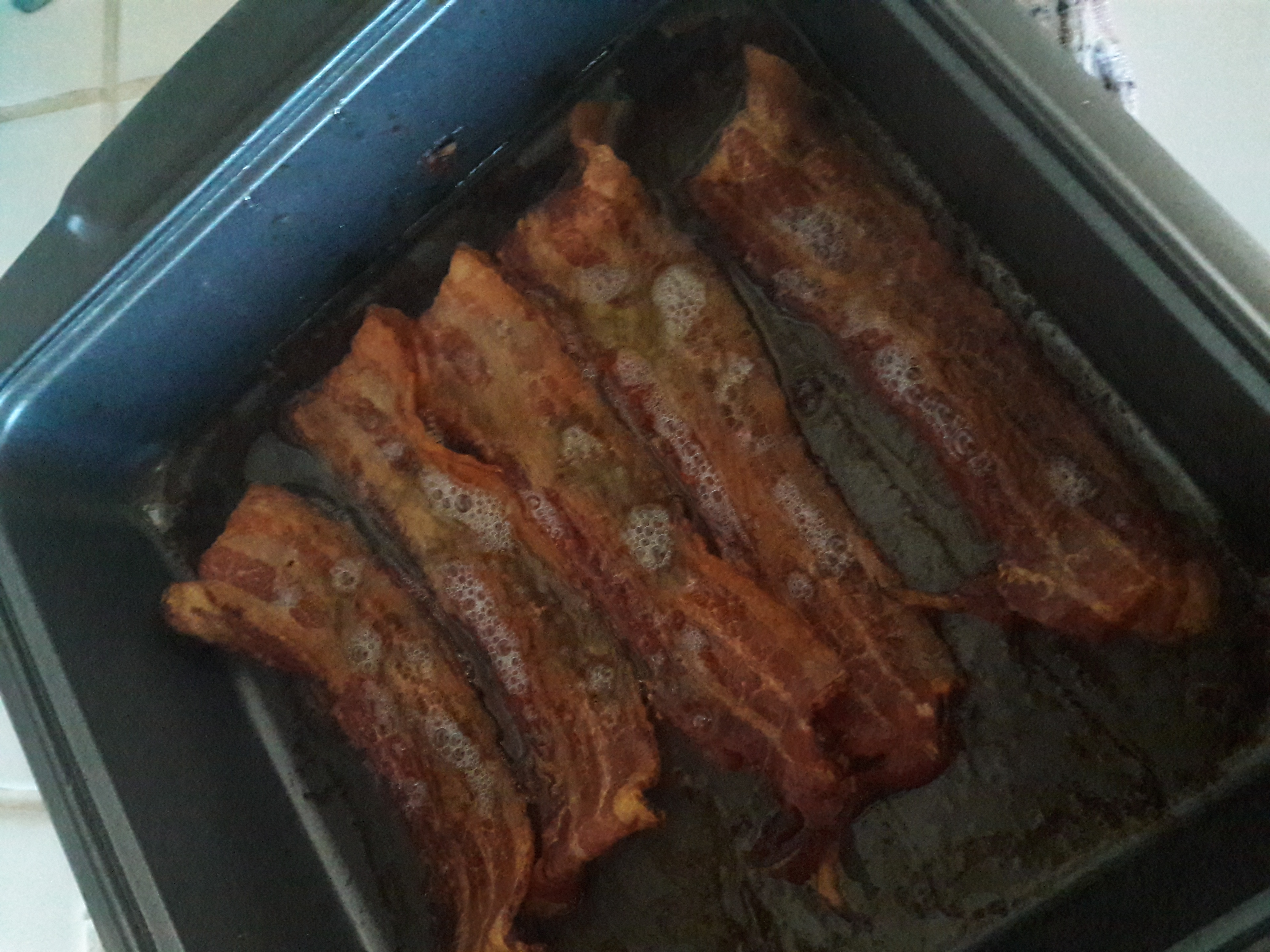 Picture of crispy bacon in a tray