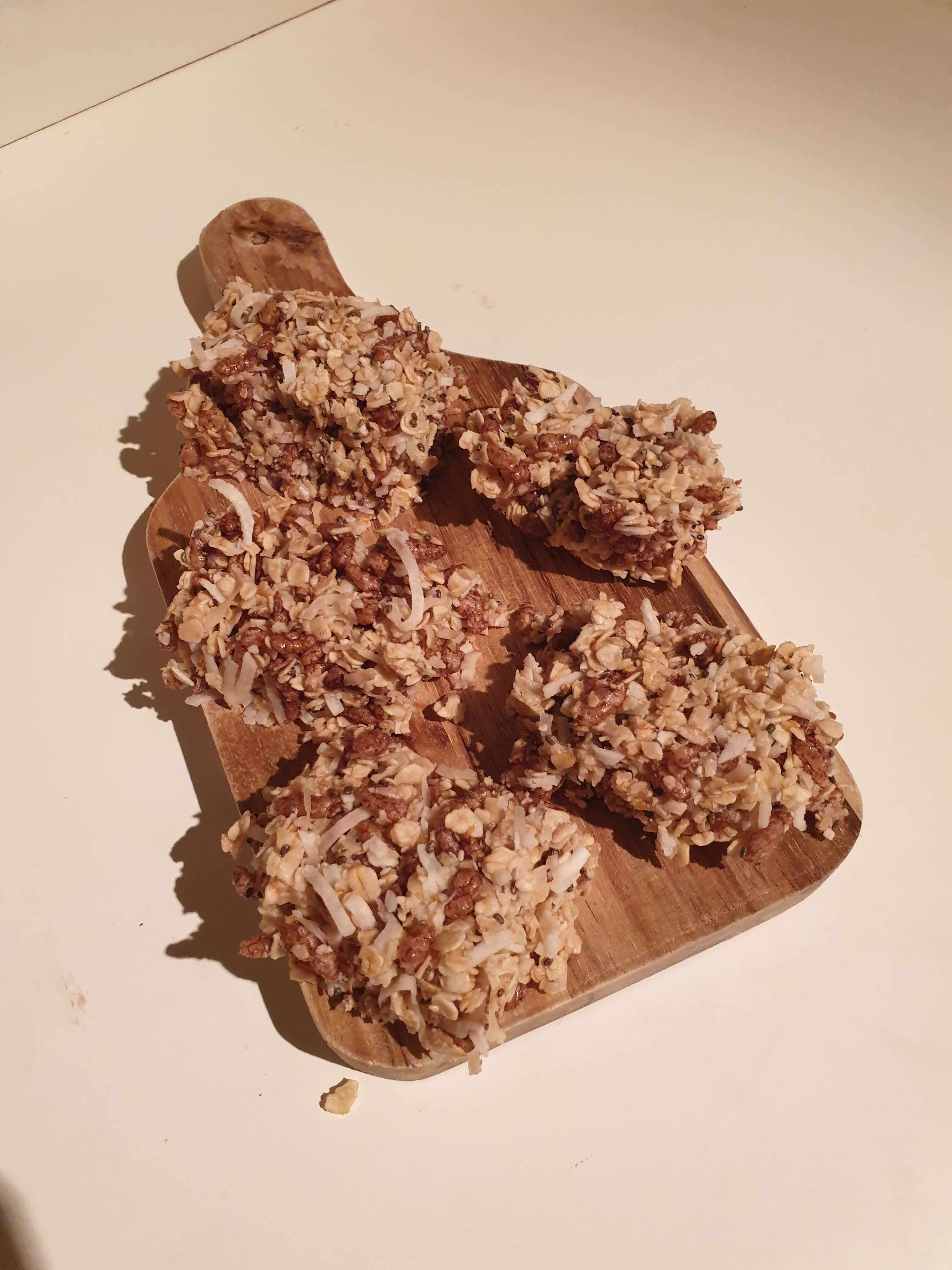 picture of cut muesli bars